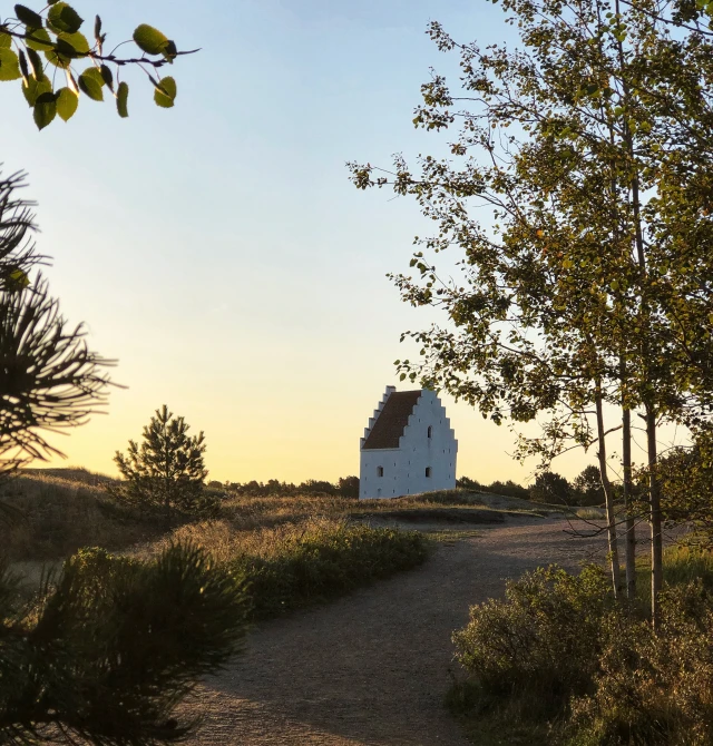 Den tilsandede Kirke en tidlig morgen