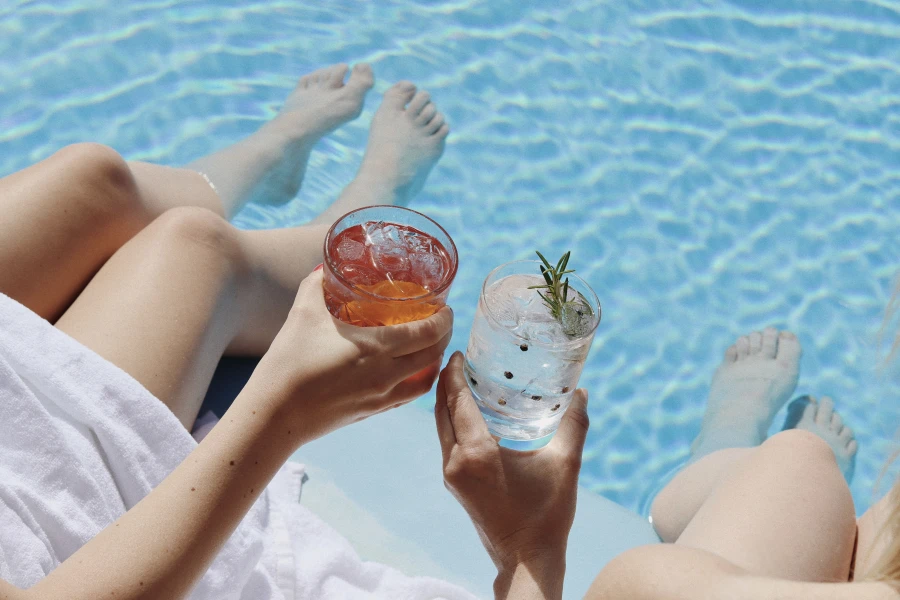 Drinks ved poolen